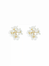 FLOWER STUD EARRINGS