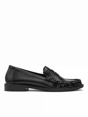 ROUND TOE PLEATED LOAFERS