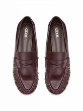 ROUND TOE PLEATED LOAFERS