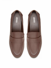 ROUND TOE LOAFERS