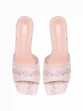 FLORAL PATTERN CHUNKY HEEL SANDALS