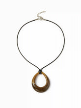 OVAL PENDANT NECKLACE