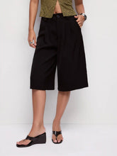 Mid Rise Pleated Wide Leg Bermuda Shorts