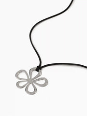 METALLIC FLOWER PENDANT NECKLACE