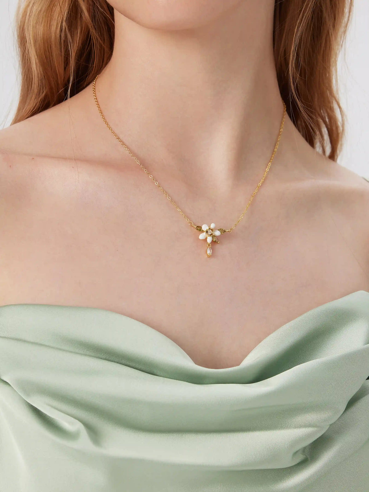 ZIRCON FLORAL PENDANT NECKLACE