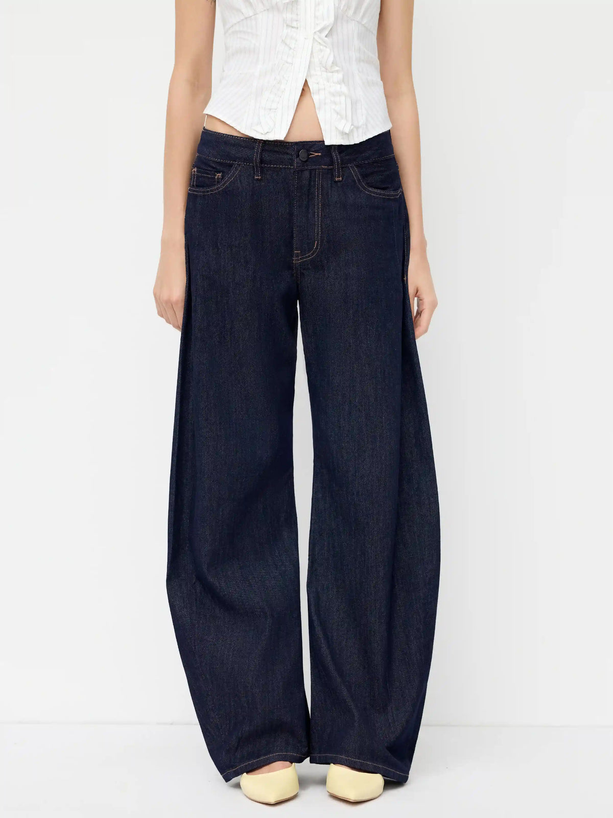 Denim Low Rise Solid Pocket Barrel-leg Jeans