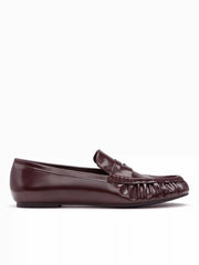 ROUND TOE PLEATED LOAFERS