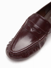 ROUND TOE PLEATED LOAFERS