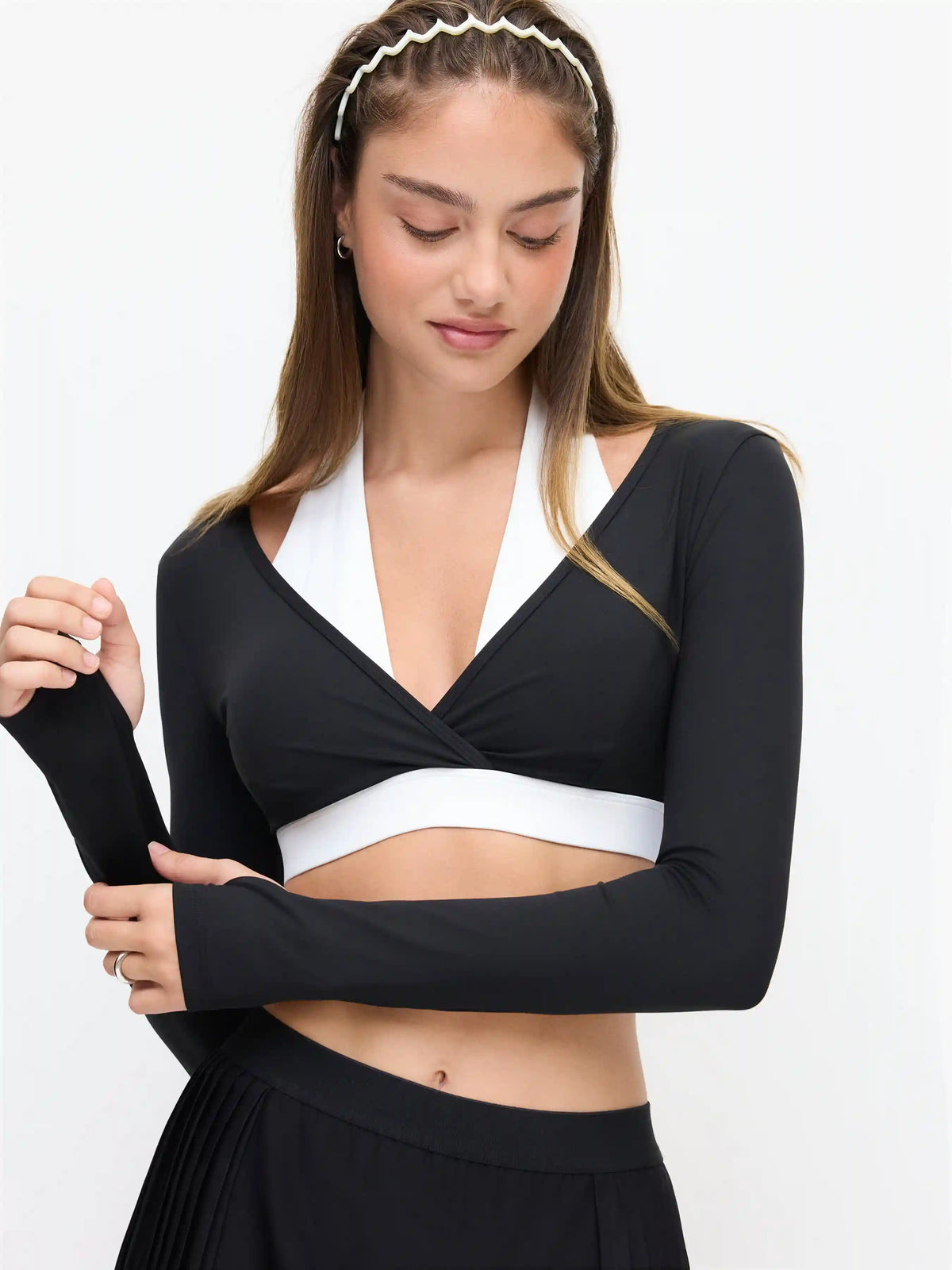 V-neck Two Tone Active Crop Top With Removable Padding