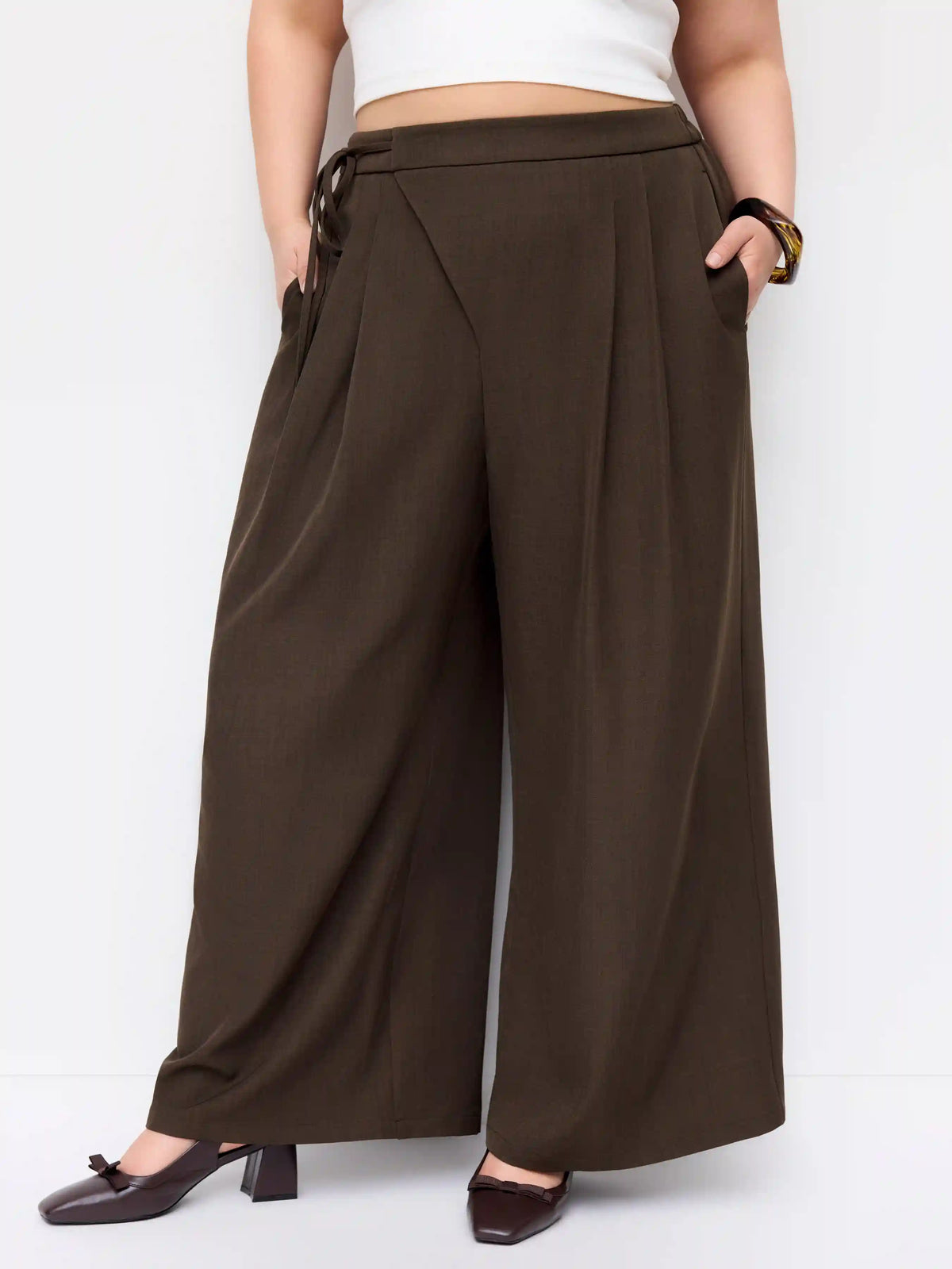Mid Rise Tie Side Knotted Pleated Wide Leg Trousers Curve & Plus