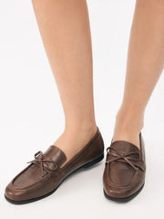 DISTRESSED BOWKNOT DECOR LOAFERS