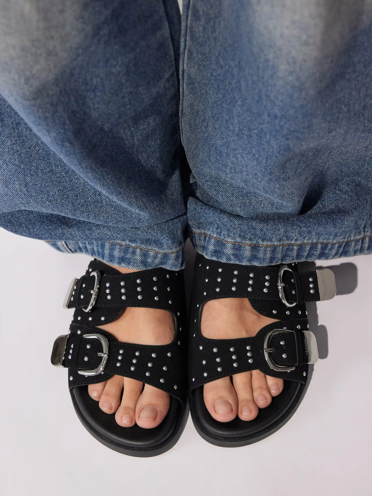 STUDDED DOUBLE BAND BUCKLE SLIPPERS