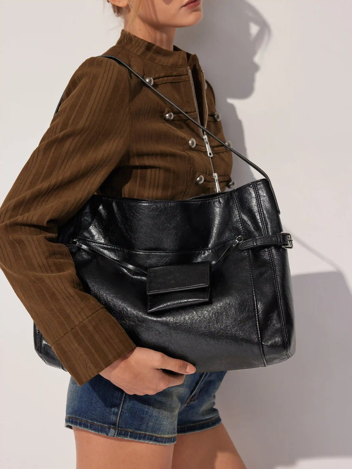 POCKET BUCKLE TOTE BAG