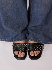 STUDDED FLIPPERS